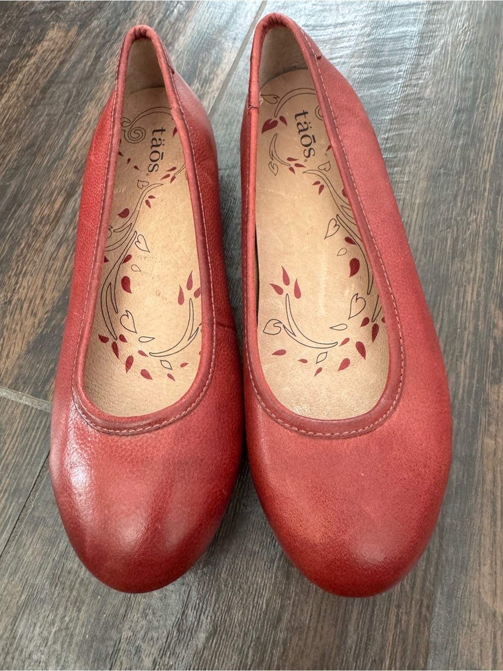 Taos Red Leather Chit Chat Round Toe Comfort Support Ballet Flats sz 6